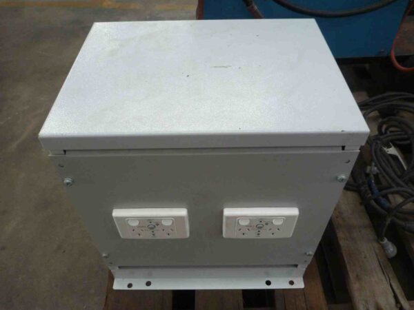 Photo of U T M TXIP23 TRANSFORMER