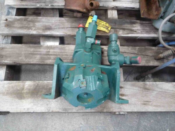 Photo of VICKERS HYDRAULIC MOTOR WITH ROTATING CUTTER