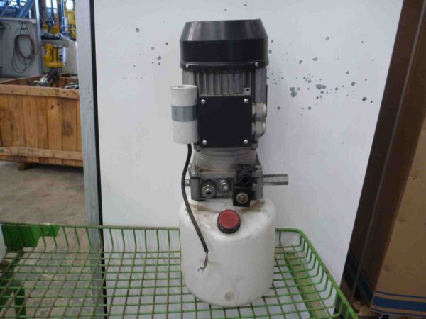 Photo of ASYNCHRONOUS 240 VOLT HYDRAULIC POWER PACK