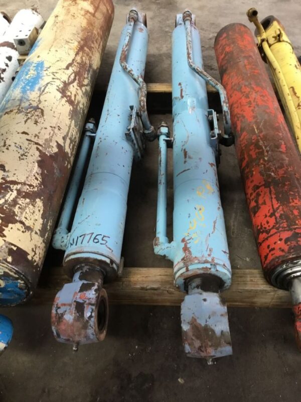 Photo of HYDRAULIC DOUBLE ACTING RAMS 1100MM STROKE