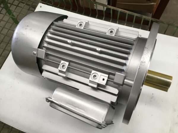 Photo of 3HP 240 VOLT ELECTRIC MOTOR TO SUIT 300 LITRE CEMENT BATCH MIXER