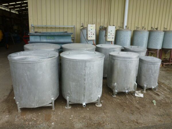 Photo of STAINLESS STEEL TANKS ON LEGS WITH LID