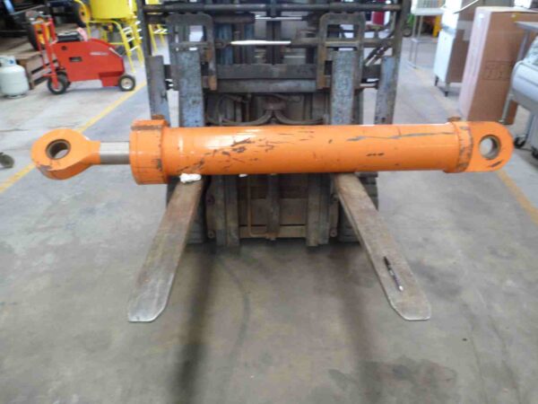 Photo of UNUSED HYDRAULIC DOUBLE ACTING RAM 1000MM STROKE