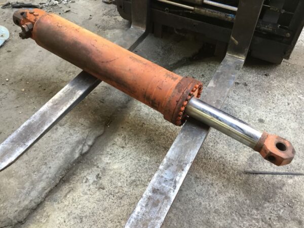 Photo of DOUBLE ACTING HYDRAULIC RAM 650MM STROKE