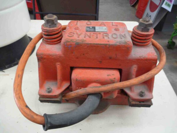 Photo of ICAL 240 VOLT VIBRATING FEEDER MOTOR