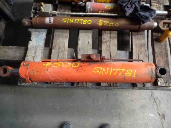 Photo of HYDRAULIC RAM 550MM STROKE