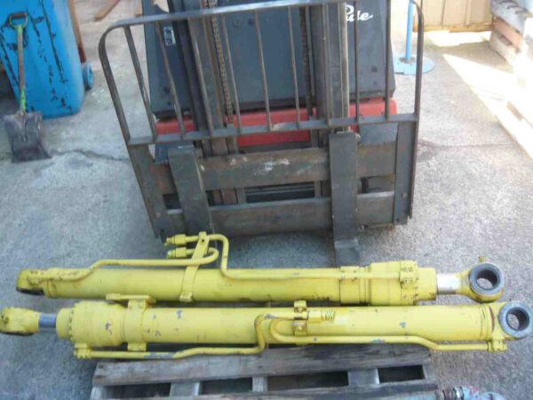 Photo of HYDRAULIC DOUBLE ACTING RAMS 1100MM STROKE