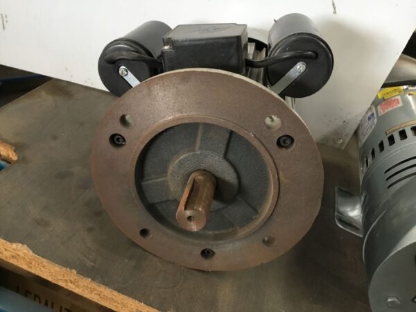 240 VOLT FLANGE MOUNT ELECTRIC MOTOR