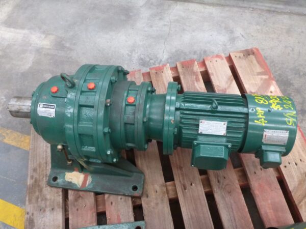 Photo of UNUSED 4HP ELECTRIC REDUCTION MOTOR