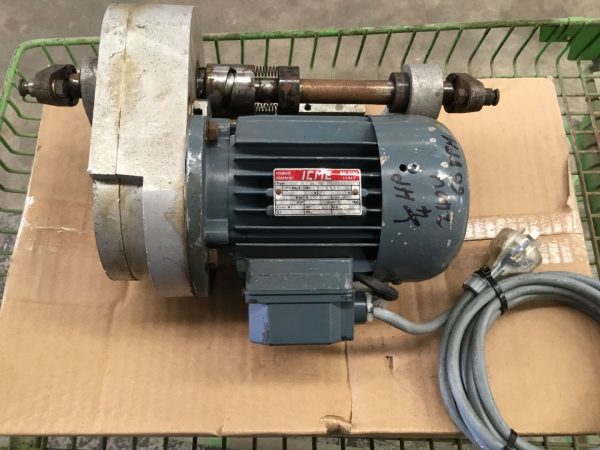 Photo of REDUCTION BOX MOTOR 1/4 HP 240 VOLT 66 RPM