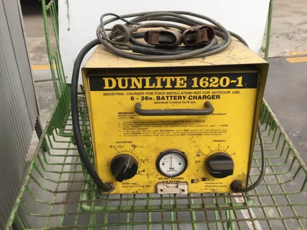 Photo of DUNLITE  BATTERY CHARGER