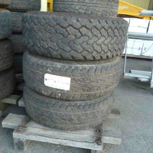 Photo of KUMHO 255/70R16 TYRE ON 6 STUD RIM