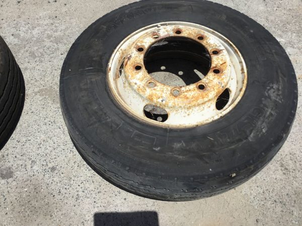 Photo of ADVANCE 22.5 11R TYRE ON RIM