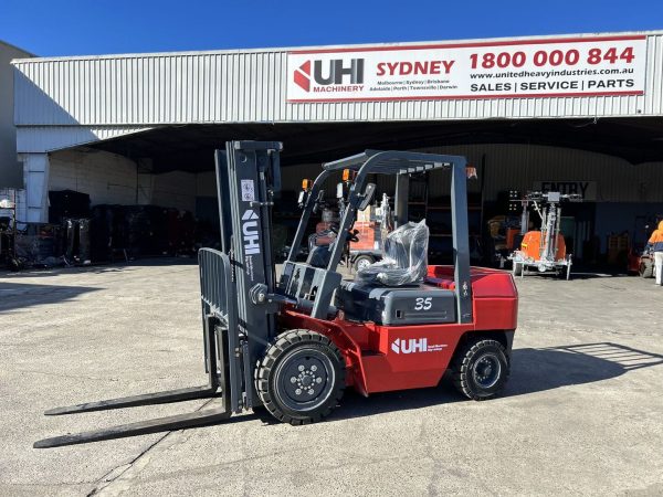 Photo of NEW UHI 3.5TON LITHIUM ELECTRIC FORKLIFT