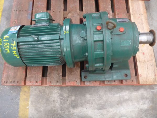 Photo of UNUSED 7.5HP ELECTRIC REDUCTION MOTOR