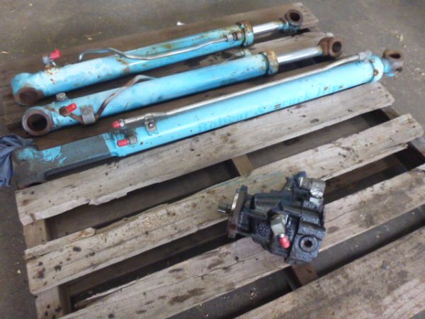 Photo of TOYOTA 4 SDK 10 SKID STEER DISMANTLED FOR PARTS