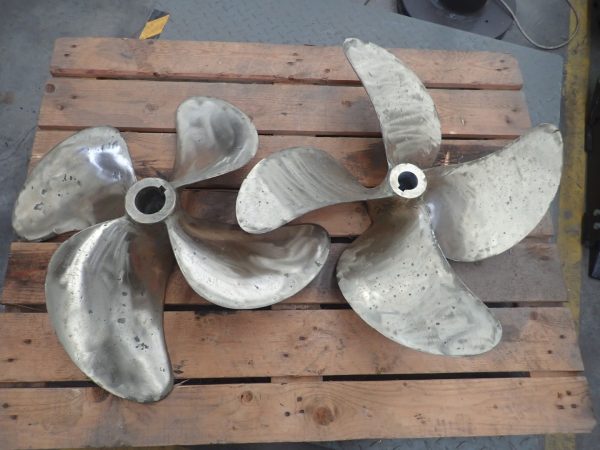 Photo of MIKADO 25.5" COUNTER ROTATING BRONZE PROPELLORS