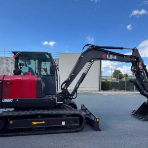 6TON EXCAVATOR WITH 7 ATTACHMENTS