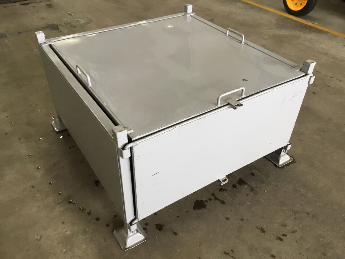 Photo of TRADIE SITE TOOL BOX LOCKABLE WITH LIFT UP LID