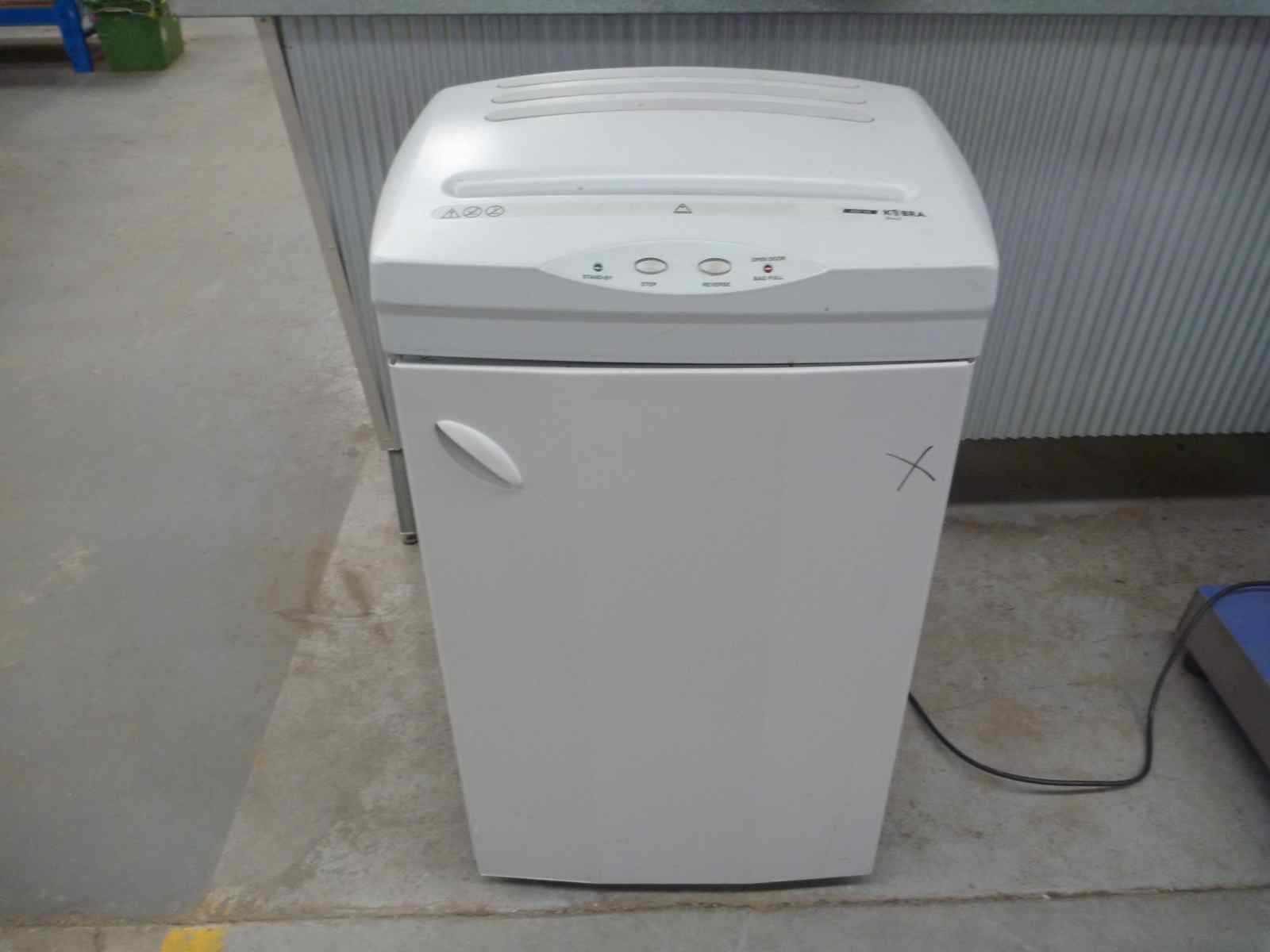 Photo of PAPER SHREDDER