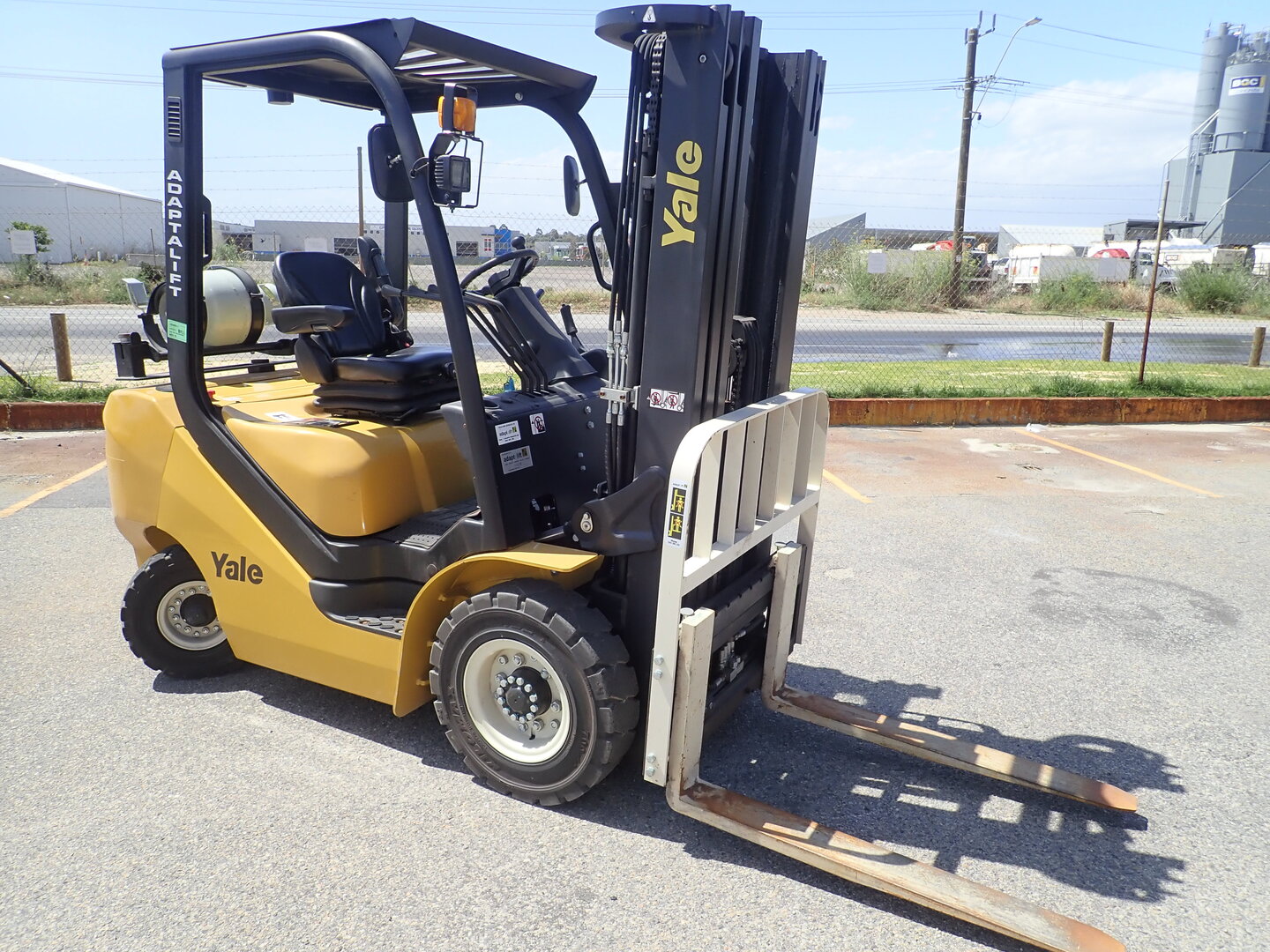 Photo of 2019 YALE 2.5T FORKLIFT 590HOURS