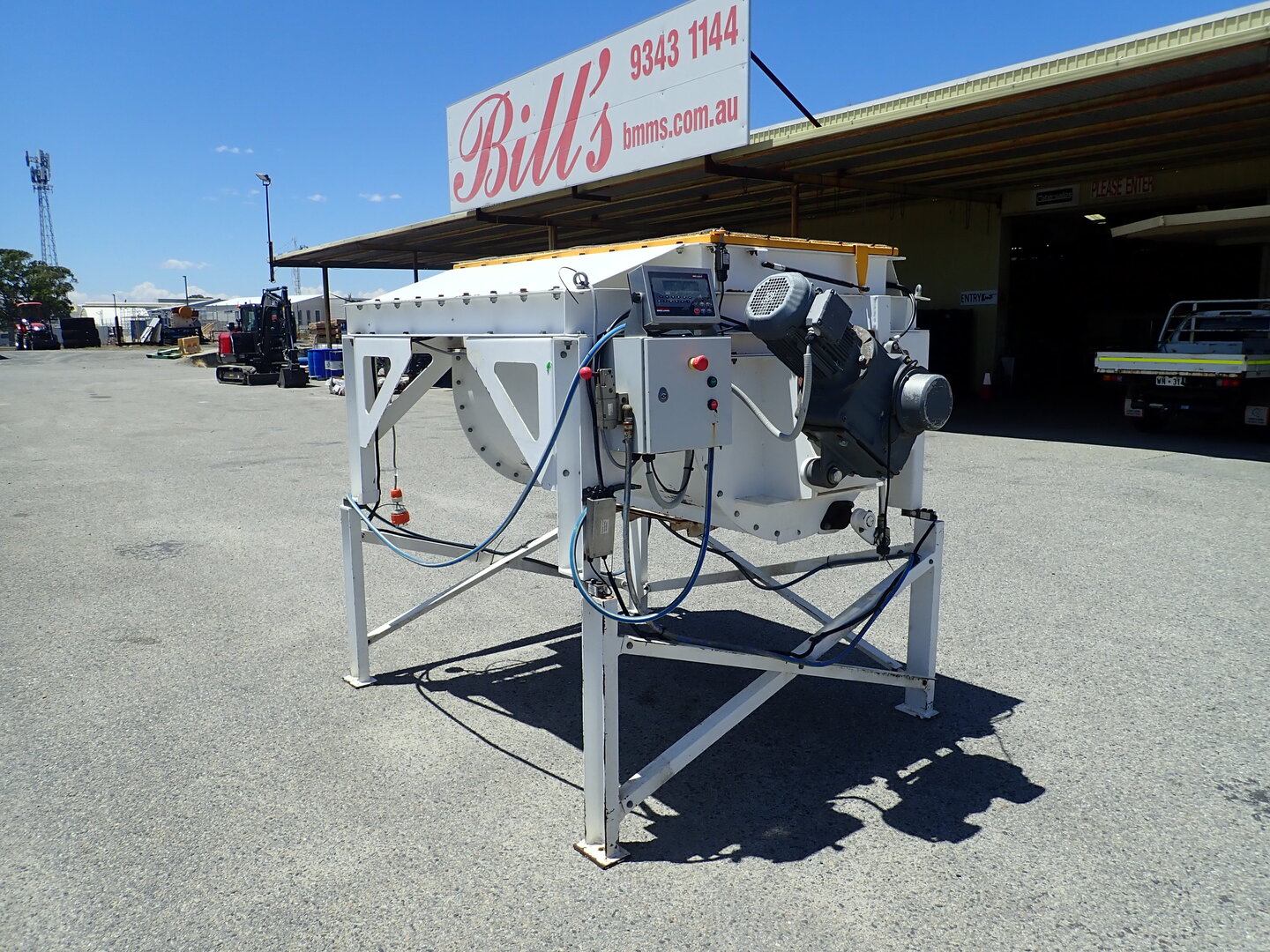 Photo of 1000L ELECTRIC PADDLE MIXER WITH LOAD SCALES